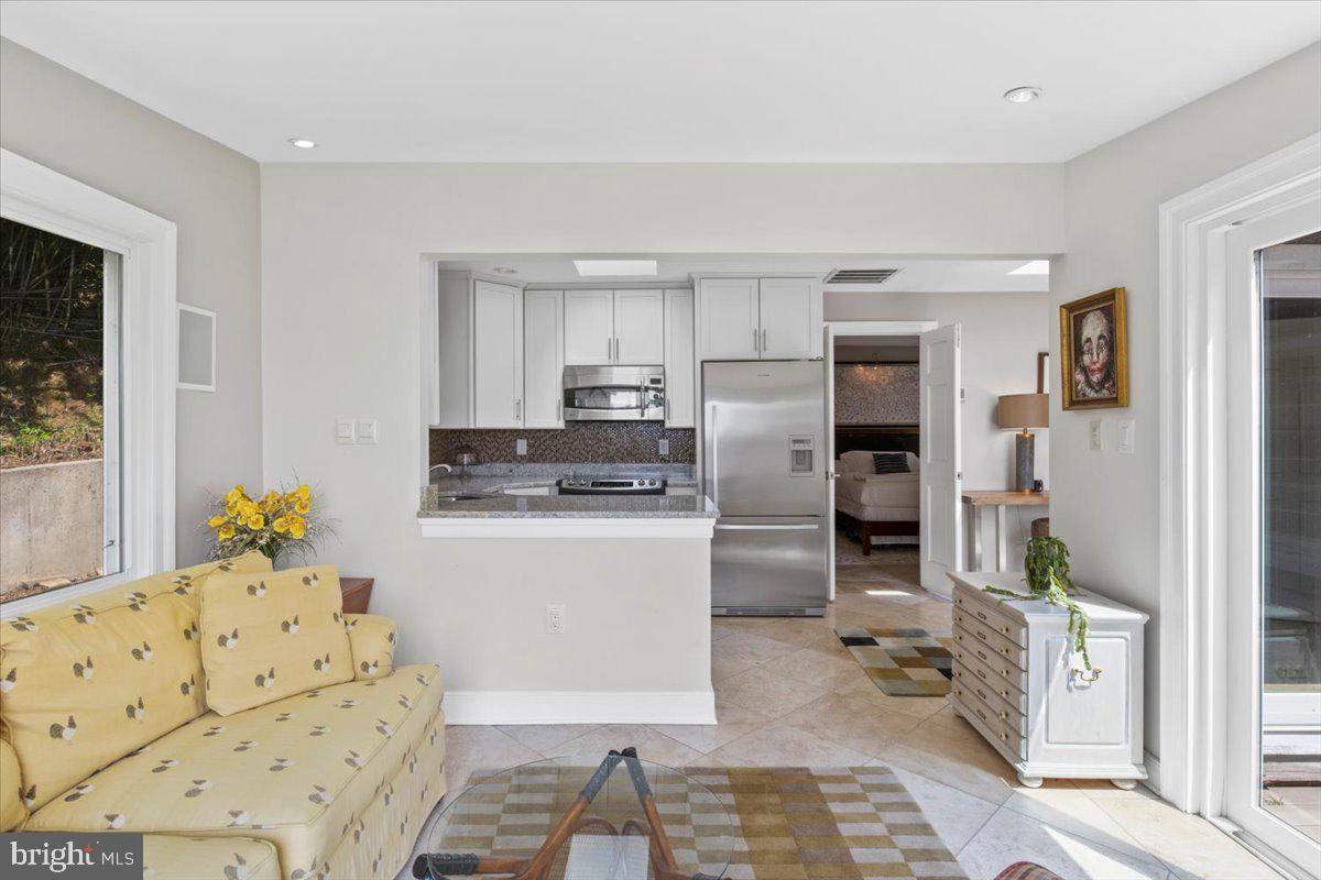 9100 Riverside Drive Fort Washington, MD 20744 - Photo 51 of 80 Sitting area off kitchen