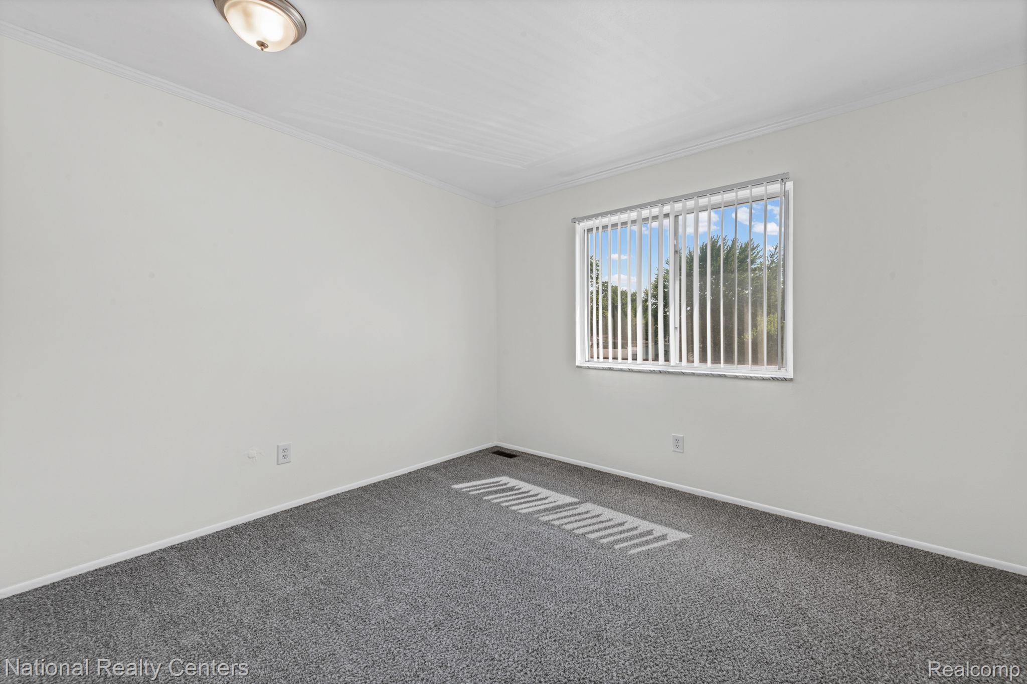 29546 Hoover Road Warren, MI 48093 - Photo 20 of 29 23-web-or-mls-29546-hoover-rd.jpg