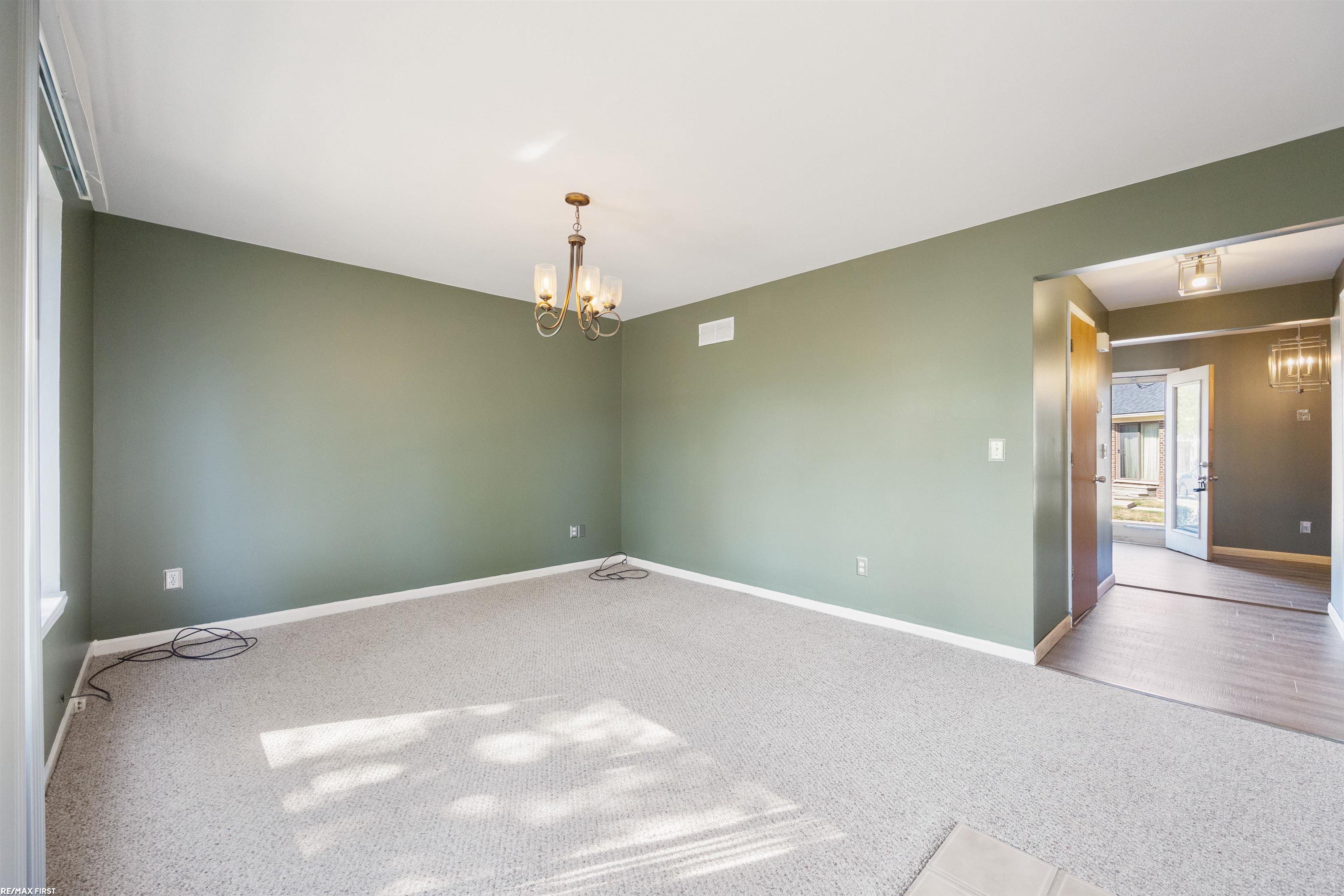48592 Sugarbush Road New Baltimore, MI 48047 - Photo 12 of 31 50084817-11.JPG