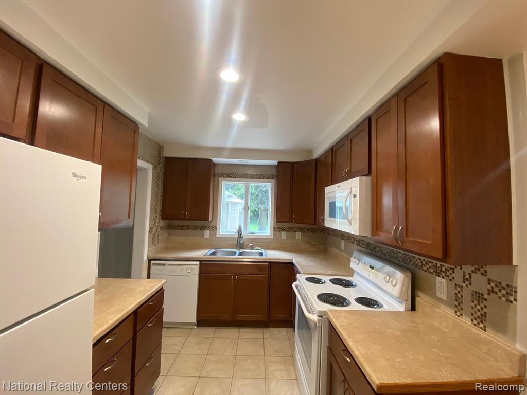 426 Moross Road Grosse Pointe, MI 48236 - Photo 11 of 36