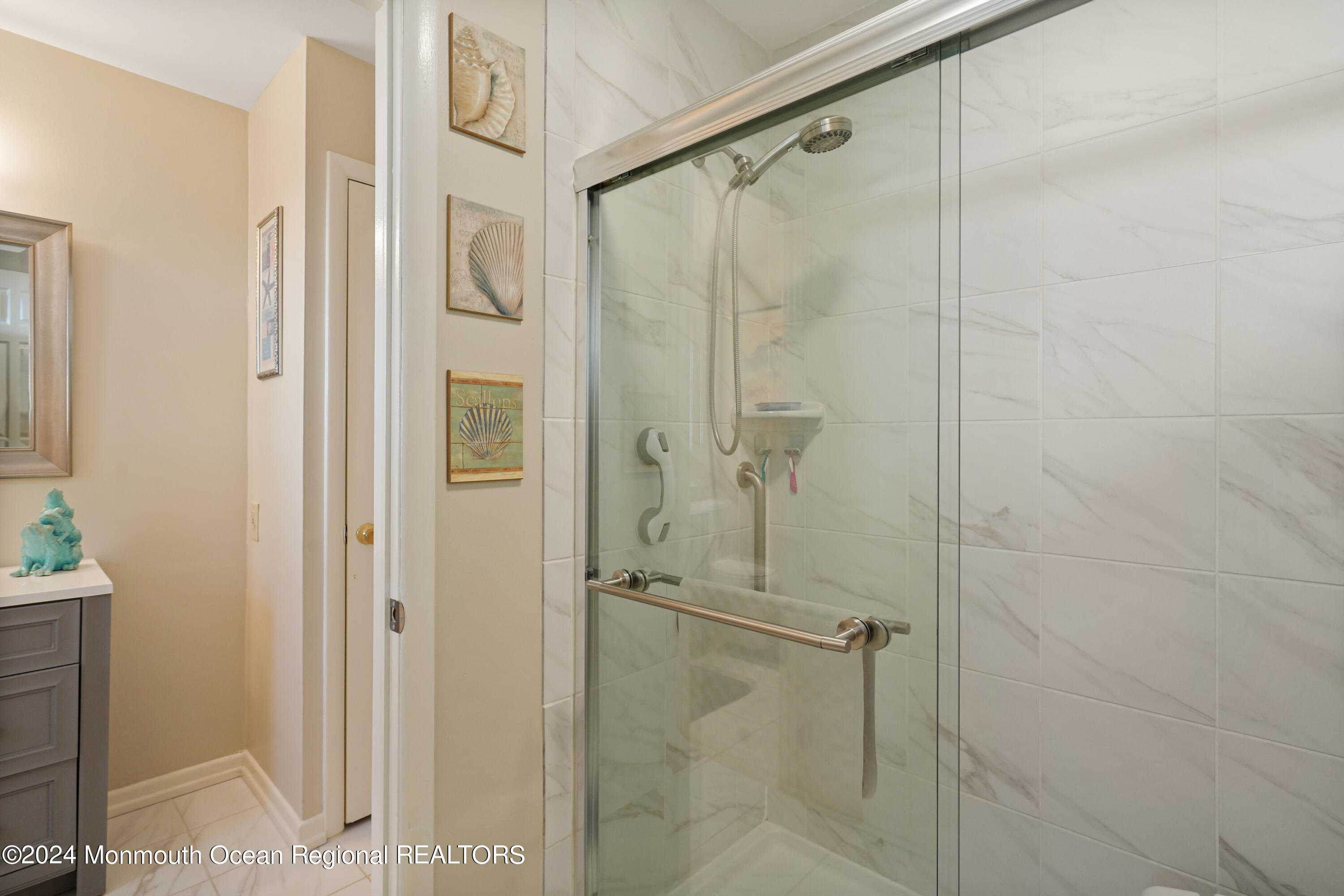 223 Robbins Road Neptune Township, NJ 07753 - Photo 21 of 33 DSC09072