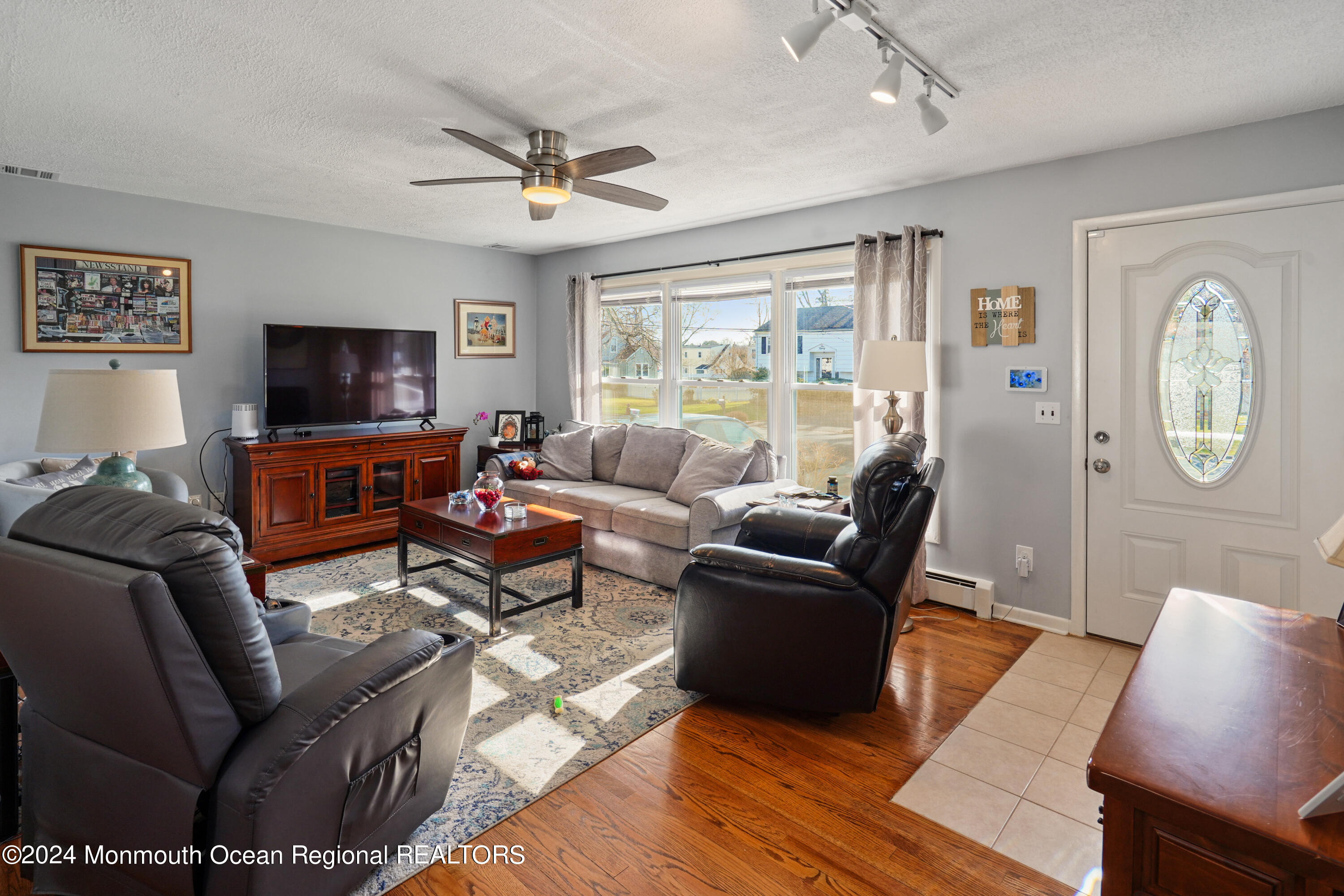 223 Robbins Road Neptune Township, NJ 07753 - Photo 4 of 33 DSC08958