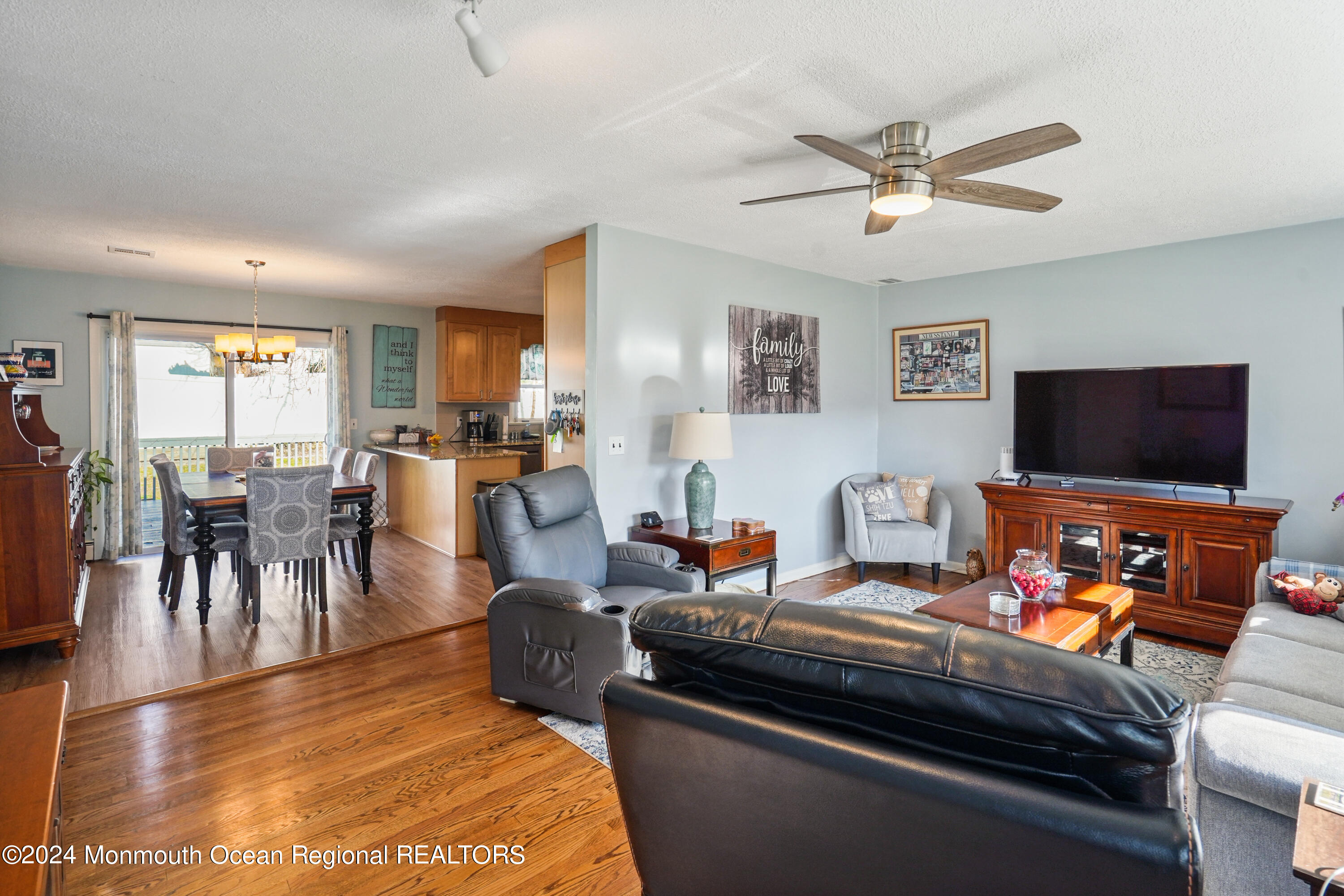 223 Robbins Road Neptune Township, NJ 07753 - Photo 6 of 33 DSC09009