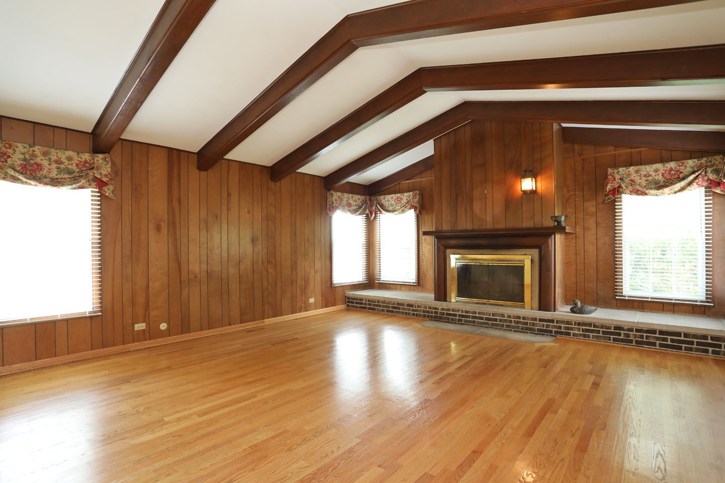 1324 Chartwell Road Schaumburg, IL 60169 - Photo 9 of 36
