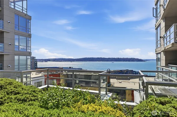 $335,000 | 2929 1st Avenue, Unit 201, Seattle, WA 98121