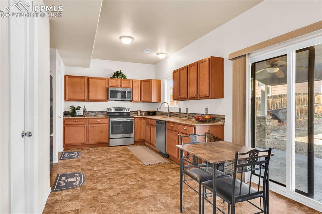 917 Silverqueen Road Pueblo, CO 81008 - Photo 7 of 33