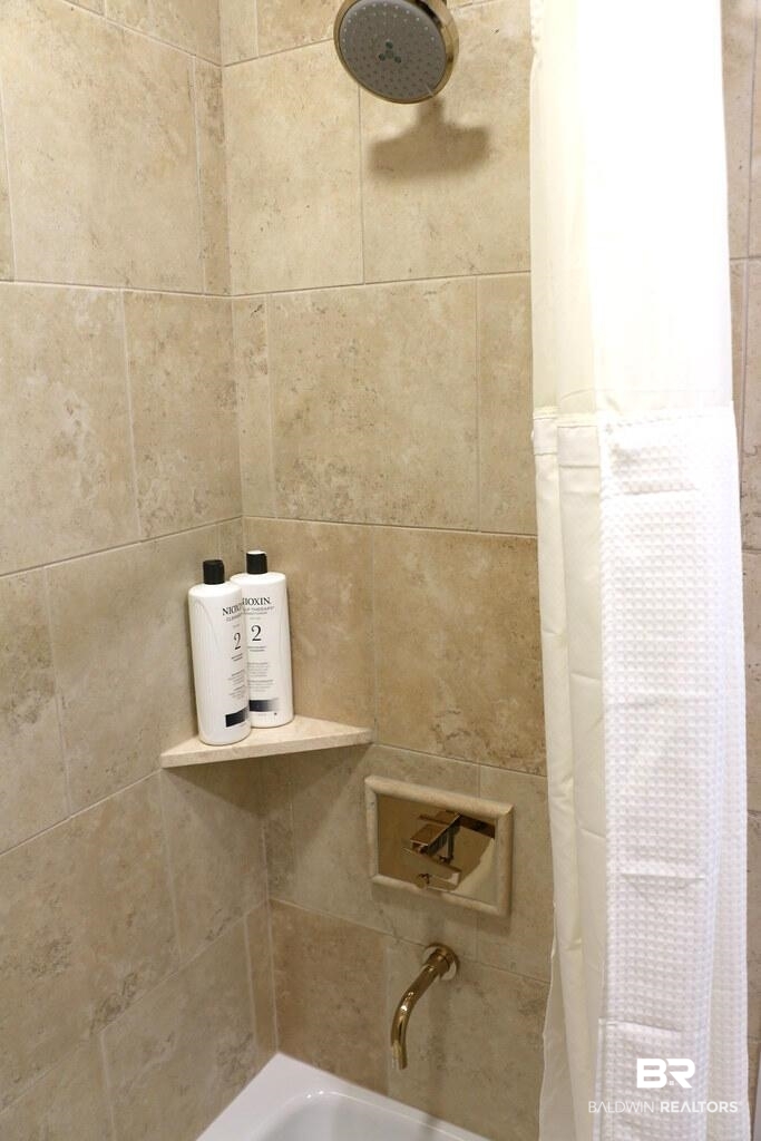 18269 Colony Drive, Unit 803 Fairhope, AL 36532 - Photo 24 of 27 Full bathroom featuring shower / tub combo