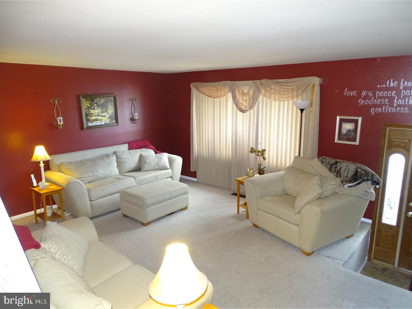 12403 Tyrone Road Philadelphia, PA 19154 - Photo 2 of 23 Living Room