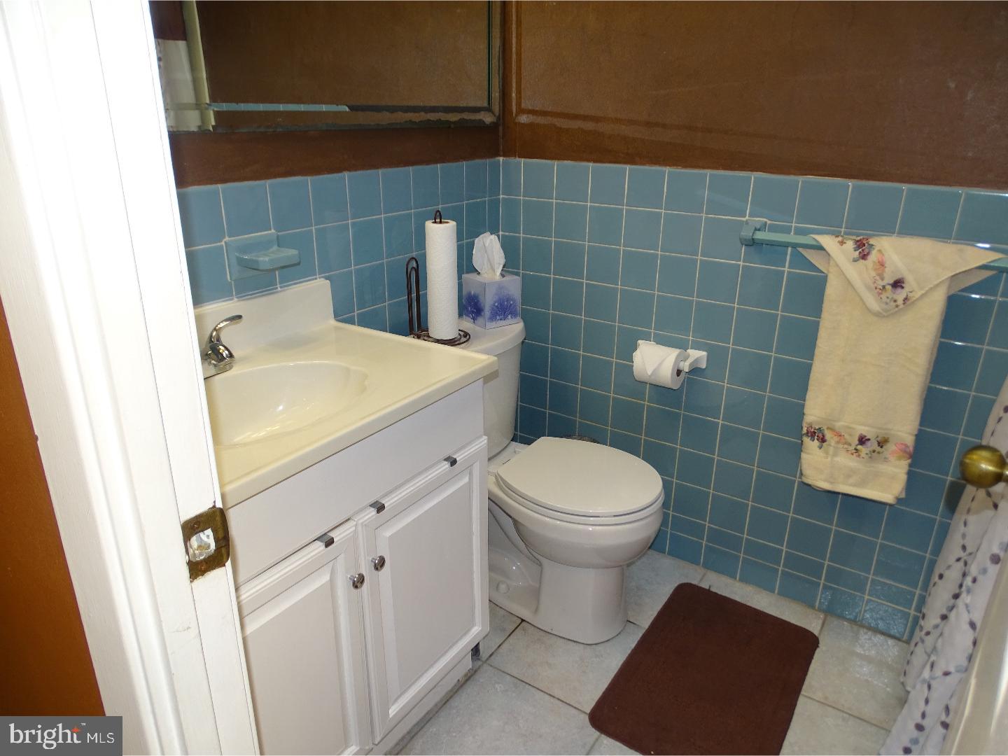 12403 Tyrone Road Philadelphia, PA 19154 - Photo 16 of 23 Bathroom