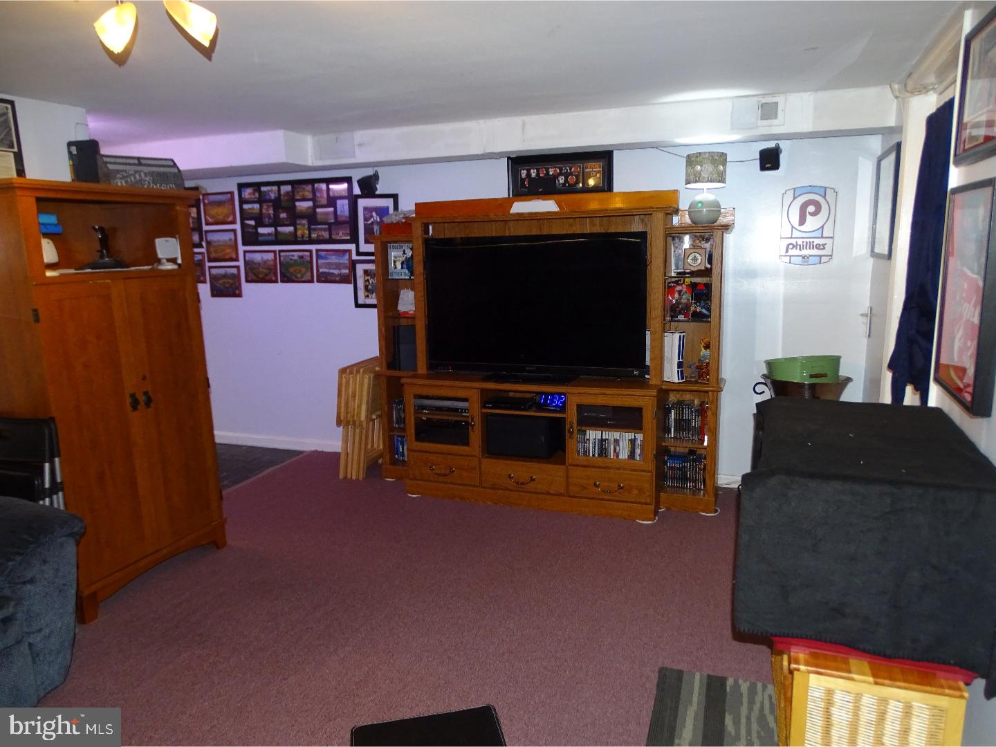 12403 Tyrone Road Philadelphia, PA 19154 - Photo 18 of 23 Family Room