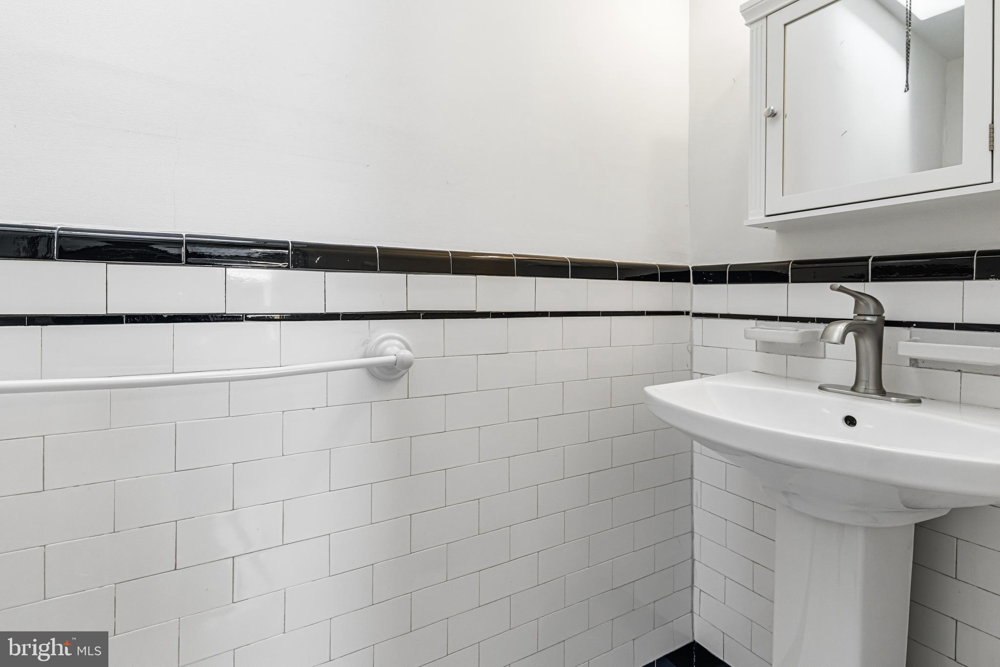 625 Arbor Road Cheltenham, PA 19012 - Photo 22 of 39 Powder Room en-suit