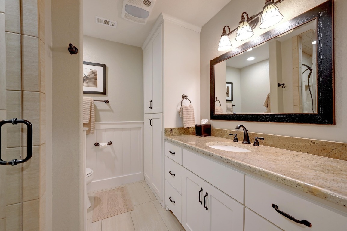 1020 River Road Wimberley, TX 78676 - Photo 29 of 40 a bathroom with a double vanity sink mirror and
