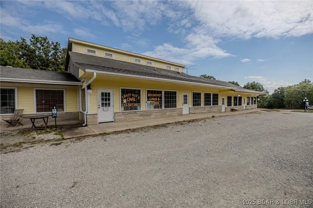 $319,000 | 33023 Highway 7, Edwards, MO 65326