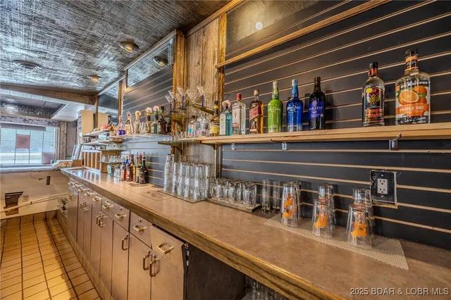 $319,000 | 33023 Highway 7, Edwards, MO 65326