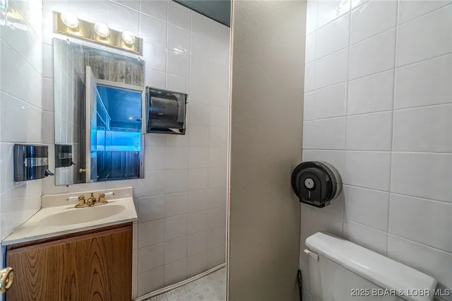 $319,000 | 33023 Highway 7, Edwards, MO 65326