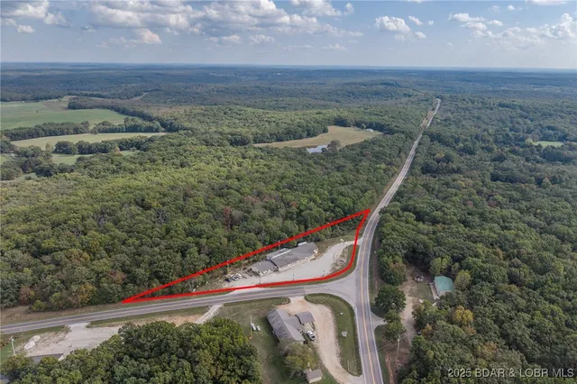$319,000 | 33023 Highway 7, Edwards, MO 65326