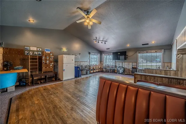 $319,000 | 33023 Highway 7, Edwards, MO 65326