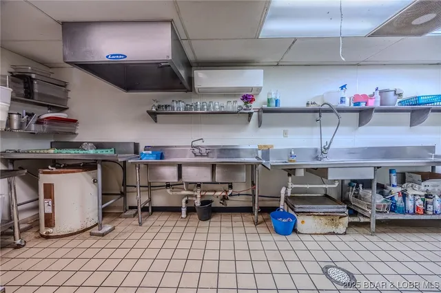 $319,000 | 33023 Highway 7, Edwards, MO 65326