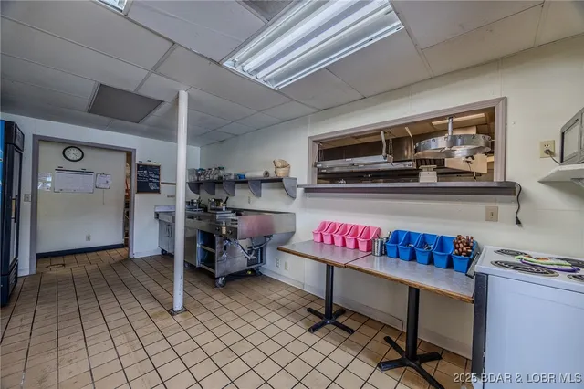 $319,000 | 33023 Highway 7, Edwards, MO 65326