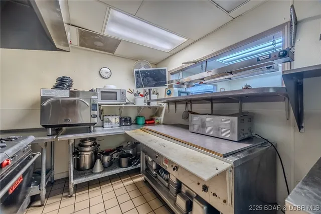 $319,000 | 33023 Highway 7, Edwards, MO 65326