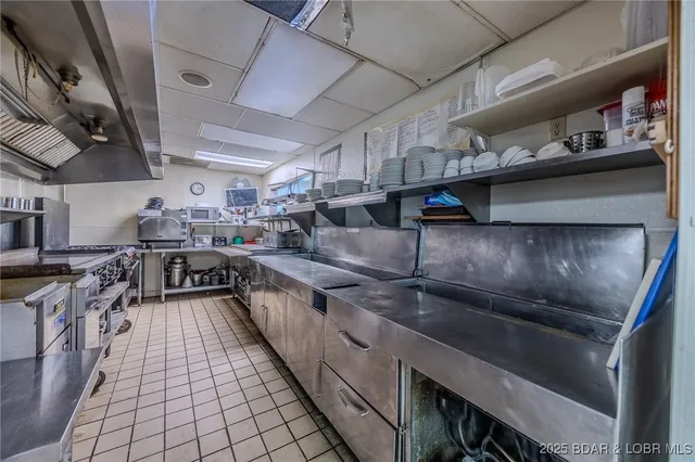 $319,000 | 33023 Highway 7, Edwards, MO 65326