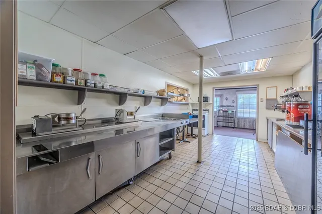 $319,000 | 33023 Highway 7, Edwards, MO 65326