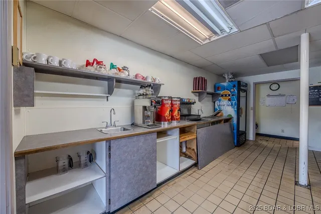 $319,000 | 33023 Highway 7, Edwards, MO 65326