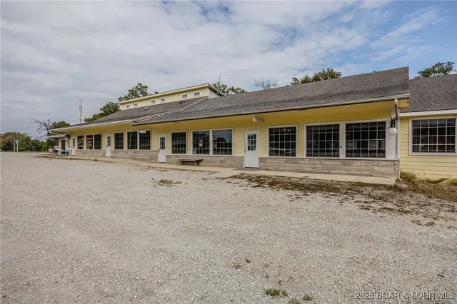 $319,000 | 33023 Highway 7, Edwards, MO 65326