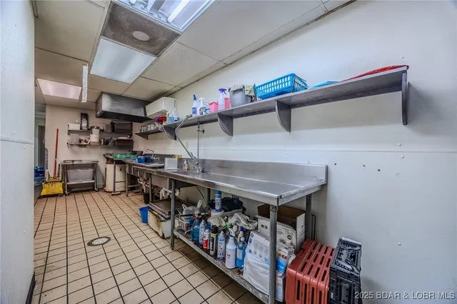 $319,000 | 33023 Highway 7, Edwards, MO 65326