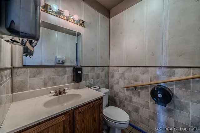 $319,000 | 33023 Highway 7, Edwards, MO 65326