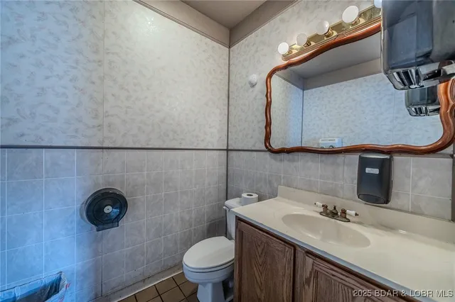 $319,000 | 33023 Highway 7, Edwards, MO 65326