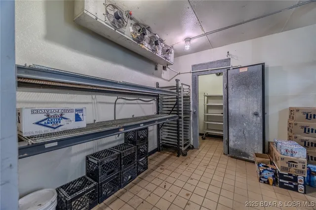 $319,000 | 33023 Highway 7, Edwards, MO 65326