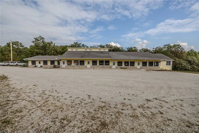 $319,000 | 33023 Highway 7, Edwards, MO 65326