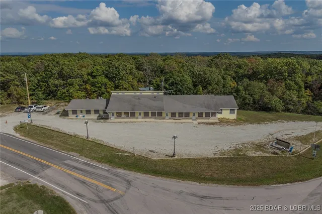 $319,000 | 33023 Highway 7, Edwards, MO 65326