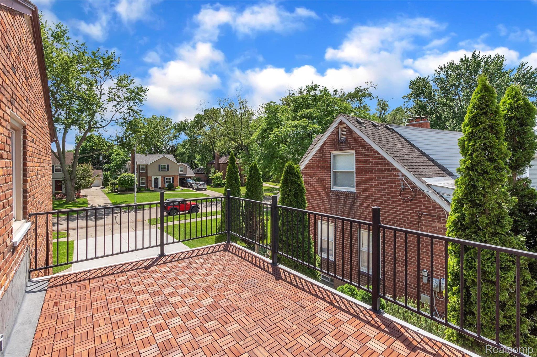 1058 Roslyn Road Grosse Pointe, MI 48236 - Photo 37 of 43 Deck