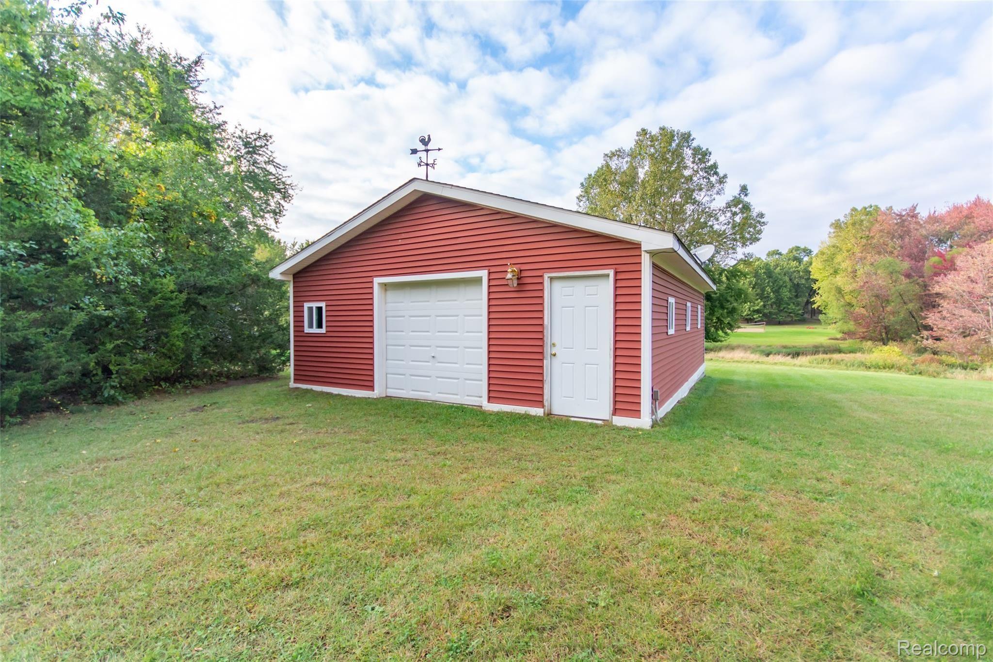 11167 9 Mile Road South Lyon, MI 48178 - Photo 2 of 39 DSC_3297.jpg