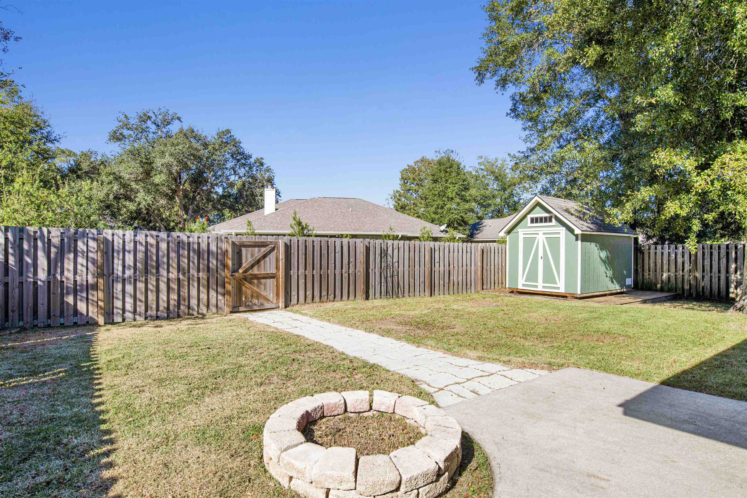 7145 Raintree Lane Gulf Shores, AL 36542 - Photo 21 of 25 Yard