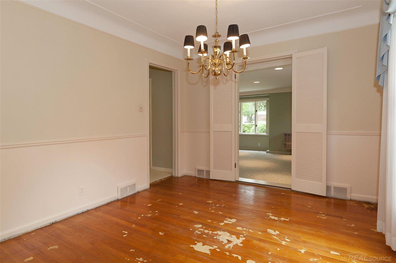 1220 Fairholme Road Grosse Pointe, MI 48236 - Photo 9 of 41 31350674-8.JPG
