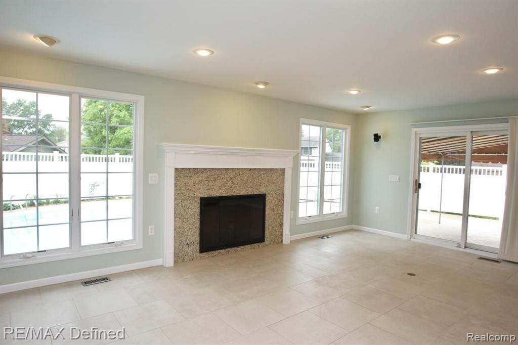 943 Downhill Lane Rochester Hills, MI 48307 - Photo 10 of 43