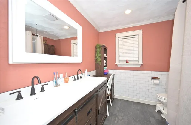 a en suite bathroom with a sink and a mirror