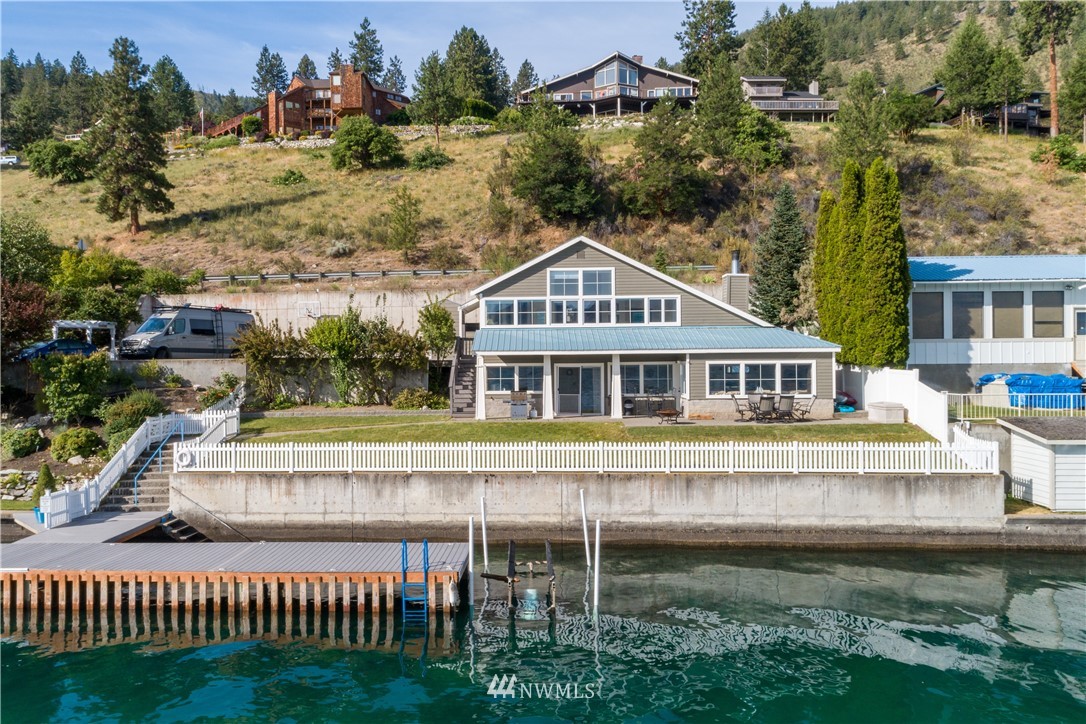 4126 South Lakeshore Road Chelan, WA 98816 - Photo 1 of 25 Gallery Image 1