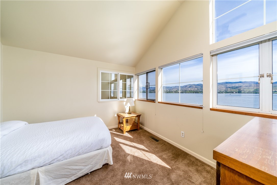 4126 South Lakeshore Road Chelan, WA 98816 - Photo 14 of 25 Gallery Image 14