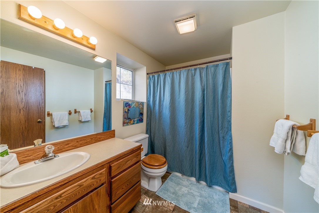 4126 South Lakeshore Road Chelan, WA 98816 - Photo 15 of 25 Gallery Image 15