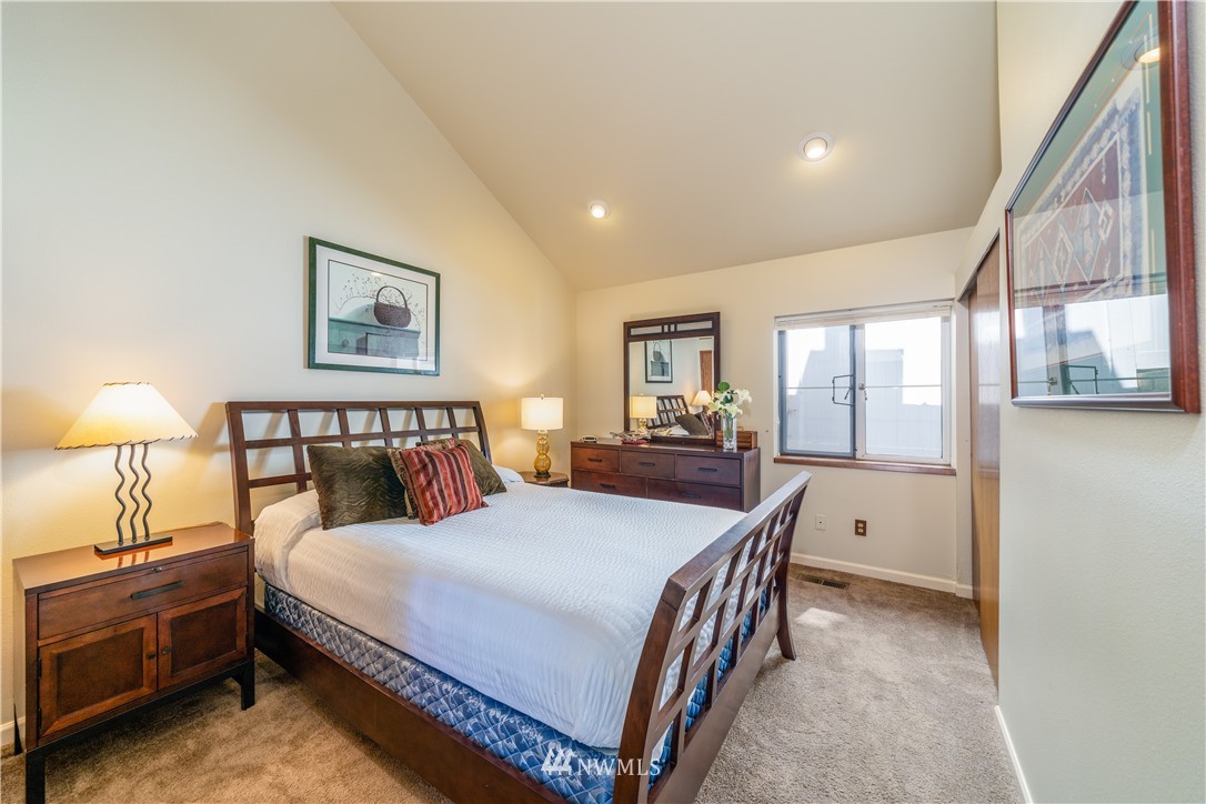4126 South Lakeshore Road Chelan, WA 98816 - Photo 17 of 25 Gallery Image 17