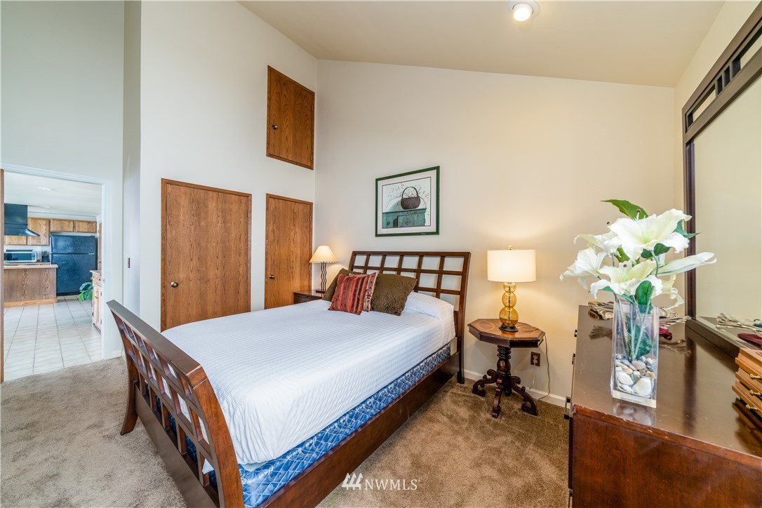 4126 South Lakeshore Road Chelan, WA 98816 - Photo 18 of 25 Gallery Image 18