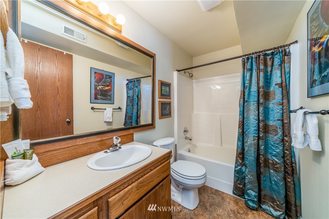4126 South Lakeshore Road Chelan, WA 98816 - Photo 19 of 25 Gallery Image 19