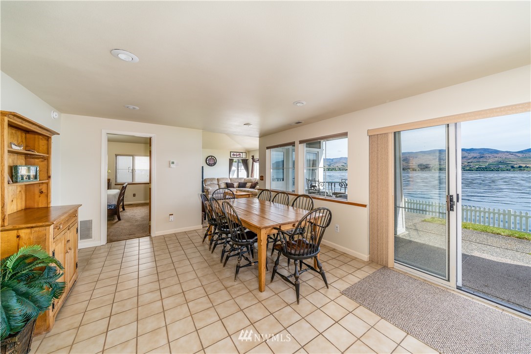 4126 South Lakeshore Road Chelan, WA 98816 - Photo 20 of 25 Gallery Image 20
