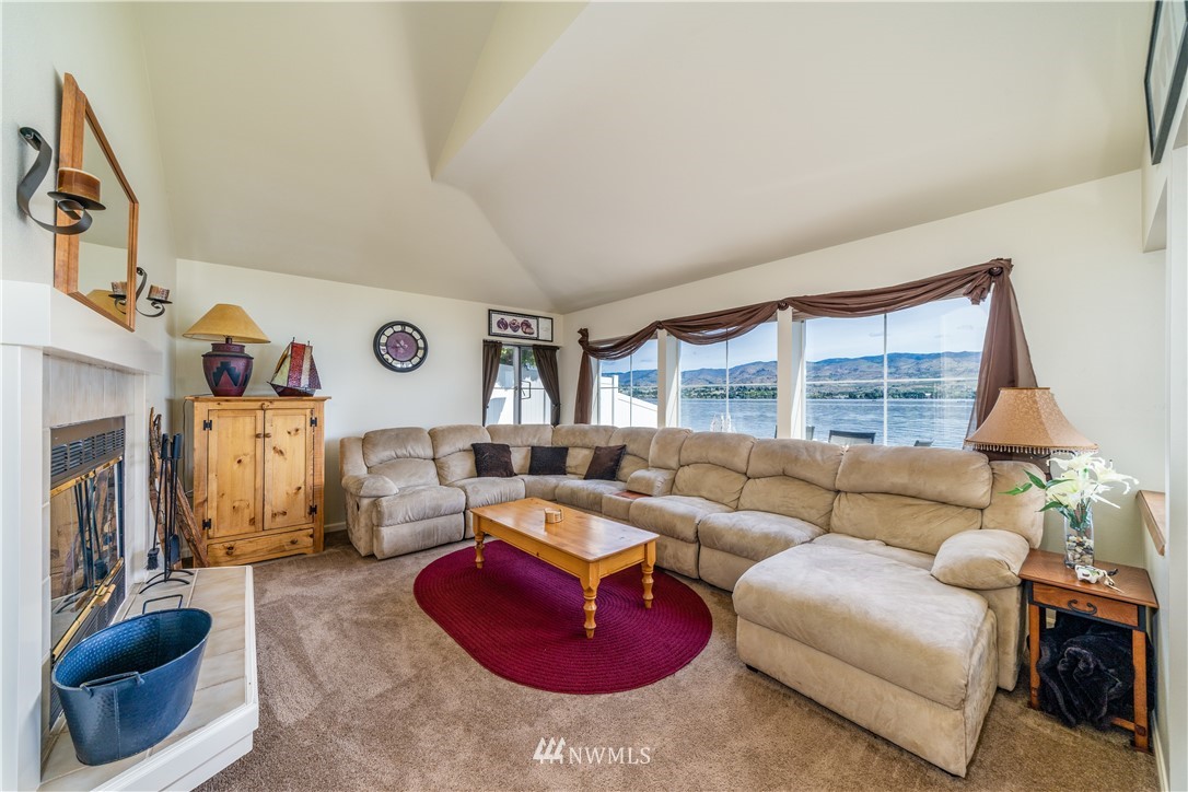 4126 South Lakeshore Road Chelan, WA 98816 - Photo 22 of 25 Gallery Image 22