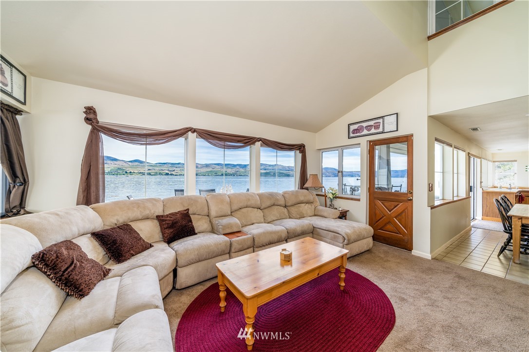 4126 South Lakeshore Road Chelan, WA 98816 - Photo 23 of 25 Gallery Image 23