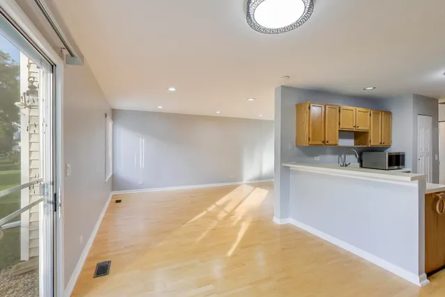 $289,990 | 106 Brittany Drive, Streamwood, IL 60107